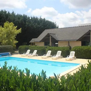 Les Dineux Village Hotel